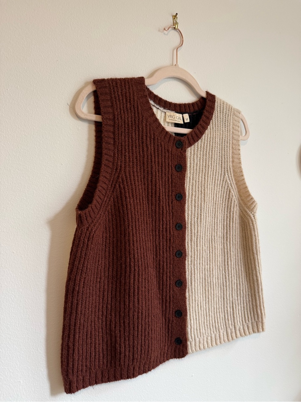 VRG GRL Bridgette knit color-block button sweater vest in brown/white/black - Picture 5 of 8